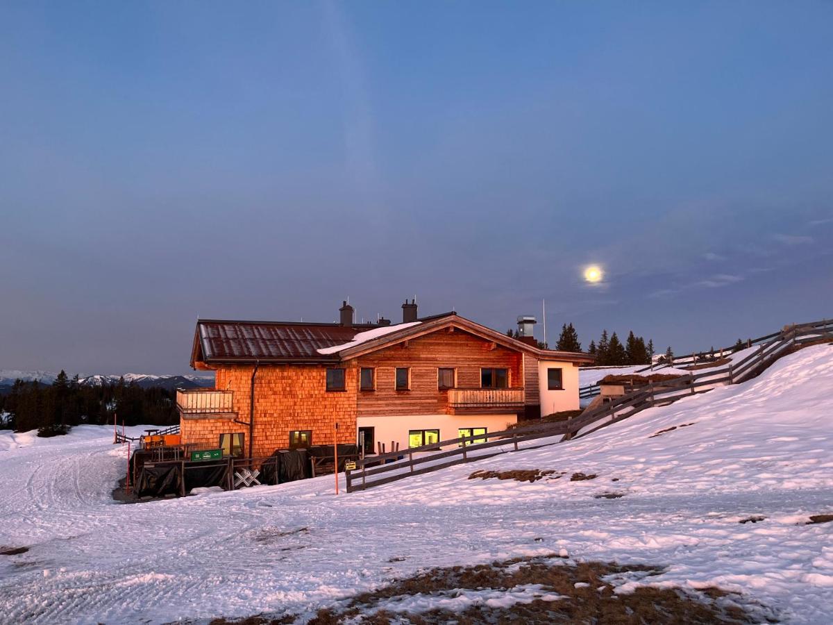 Radstaedter Huette Im Winter Nicht Mit Dem Auto Erreichbar Wunderschoene Alleinlage Schwemmberg Bagian luar foto